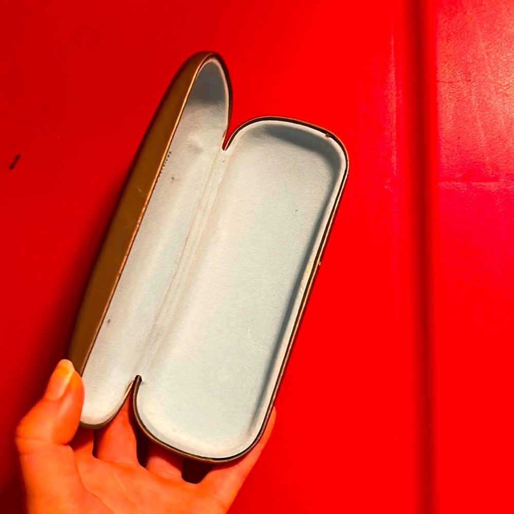Hard eyeglasses and sunglasses case